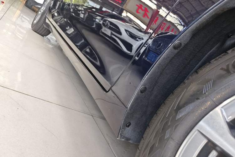 Used Lexus ES 2025 200 Premium Edition Right Side Sill