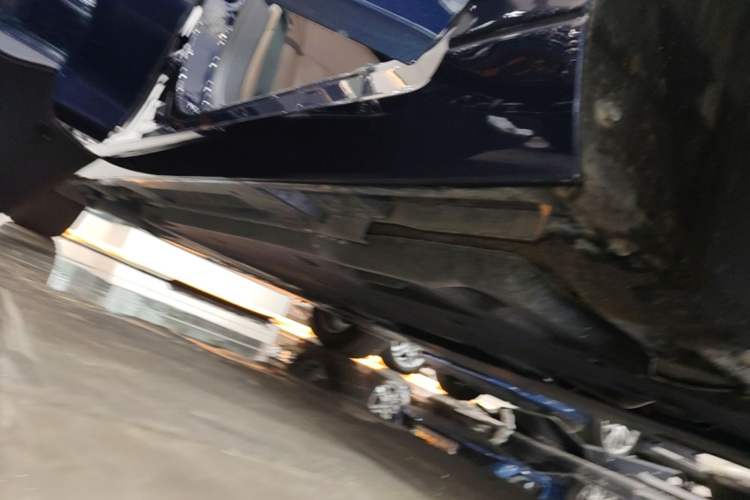 Used Lexus ES 2025 300h Deluxe Edition Right Side Sill