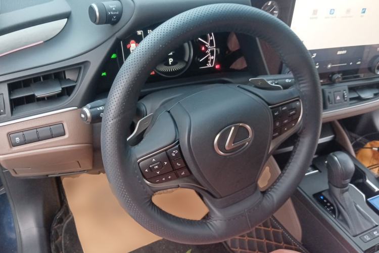 Used Lexus ES 2025 300h Deluxe Edition Steering Wheel