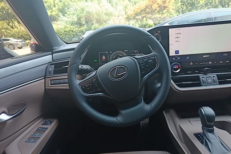 Used Lexus ES 2025 300h Deluxe Edition Steering Wheel