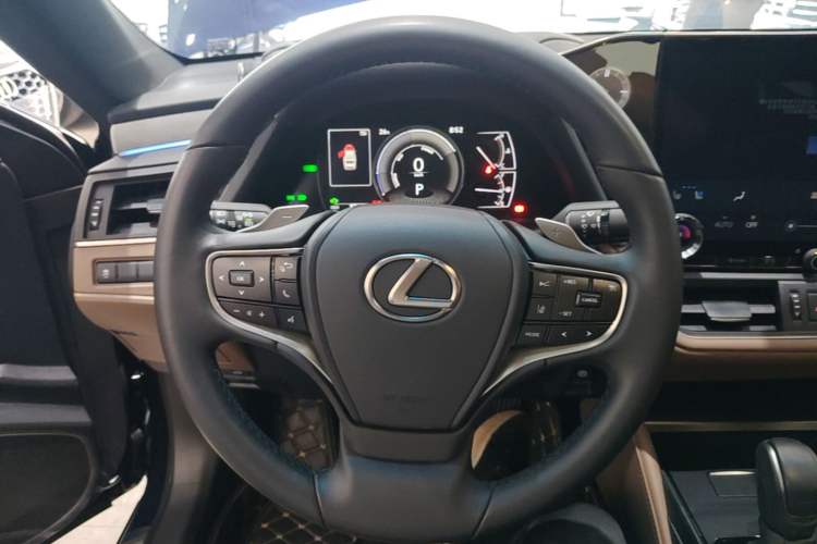 Used Lexus ES 2025 300h Deluxe Edition Steering Wheel