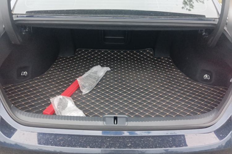 Used Lexus ES 2025 300h Deluxe Edition Trunk