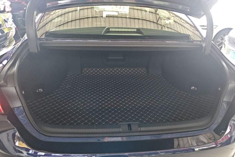 Used Lexus ES 2025 200 Premium Edition Trunk