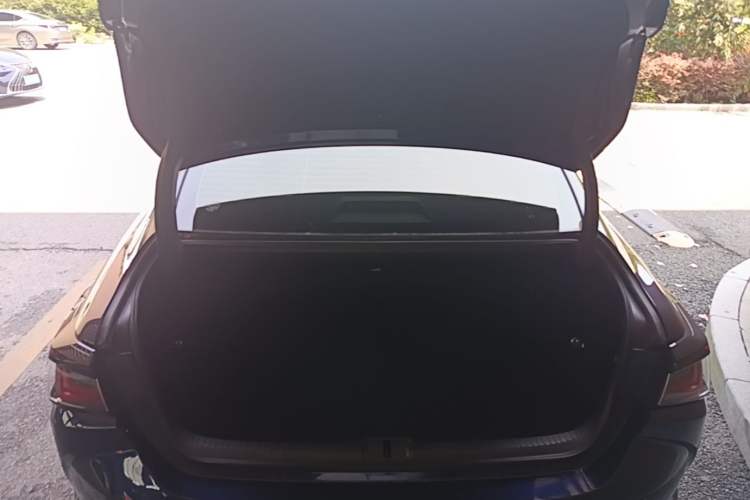 Used Lexus ES 2025 300h Deluxe Edition Trunk