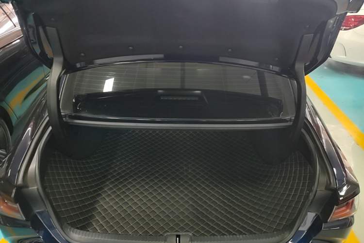Used Lexus ES 2025 200 Premium Edition Trunk