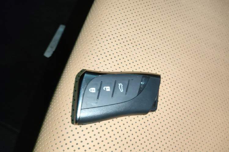 Used Lexus ES 2025 200 Premium Edition Vehicle Key