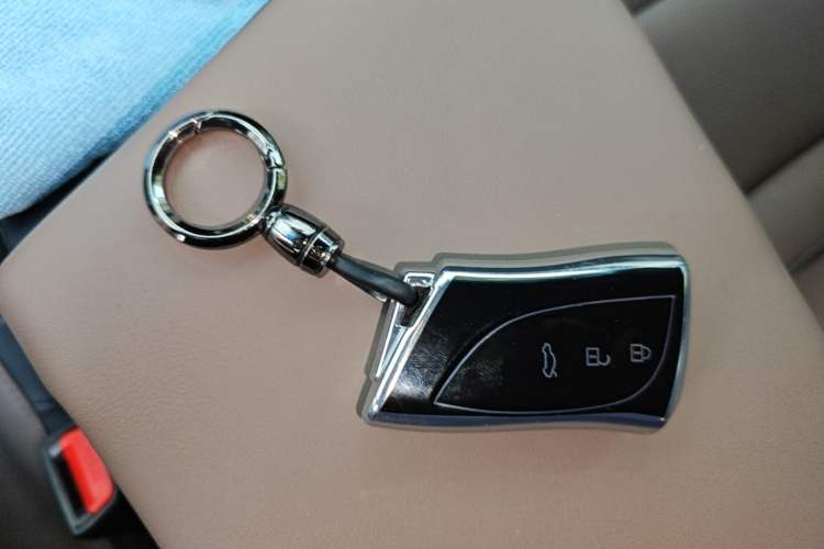 Used Lexus ES 2025 200 Premium Edition Vehicle Key