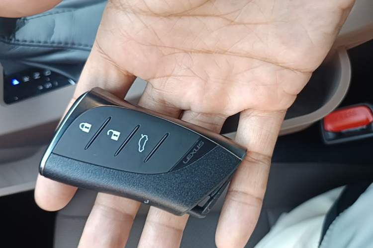 Used Lexus ES 2025 300h Deluxe Edition Vehicle Key