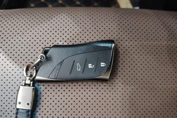 Used Lexus ES 2025 300h Deluxe Edition Vehicle Key