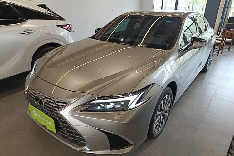 Lexus ES 2025 200 Premium Edition