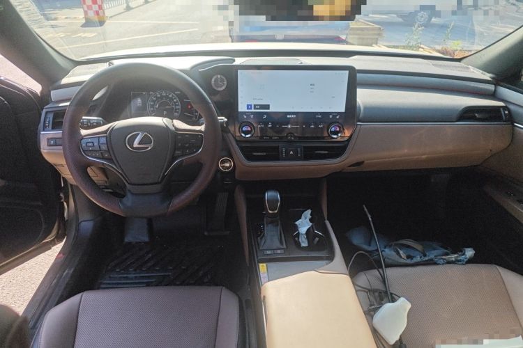 Used Lexus ES 2025 200 Premium Edition Center Console