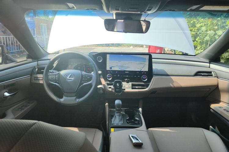Used Lexus ES 2025 200 Premium Edition Center Console