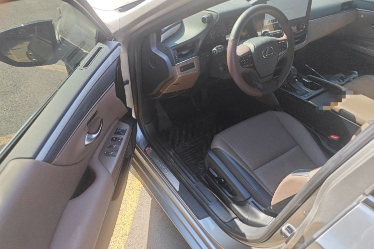 Used Lexus ES 2025 200 Premium Edition Driver Seat