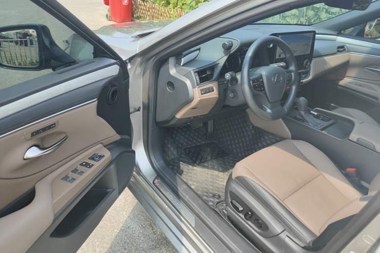 Used Lexus ES 2025 200 Premium Edition Driver Seat