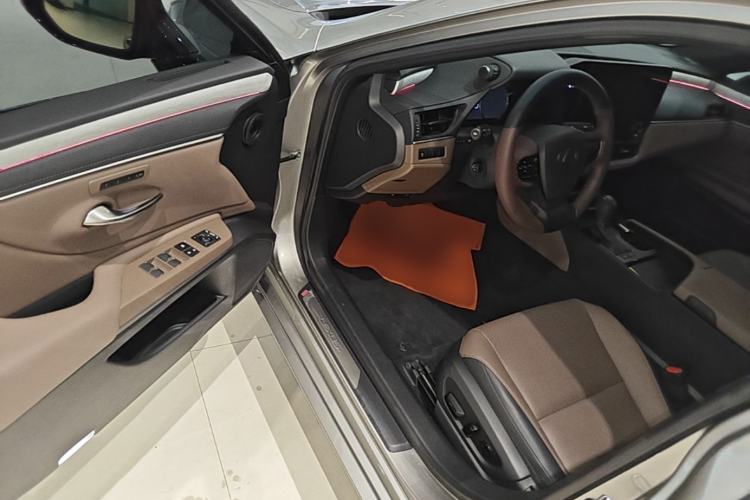 Used Lexus ES 2025 200 Premium Edition Driver Seat