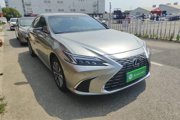 Used Lexus ES 2025 200 Premium Edition Exterior 1