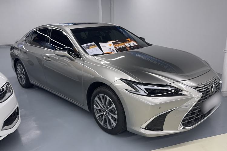 Used Lexus ES 2025 300h Deluxe Edition Exterior 2