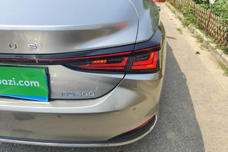 Used Lexus ES 2025 200 Premium Edition Exterior 3