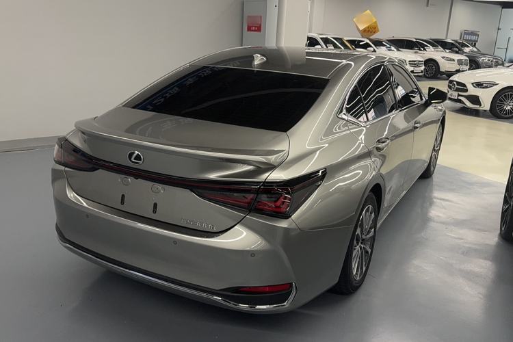 Used Lexus ES 2025 300h Deluxe Edition Exterior 3