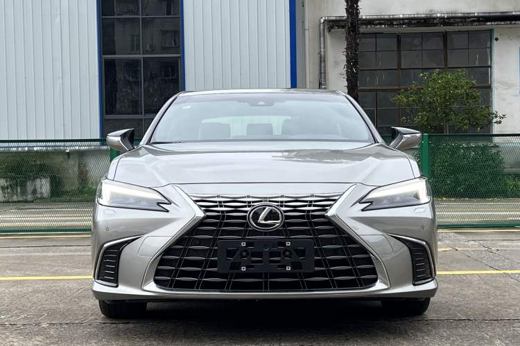 Used Lexus ES 2025 300h Deluxe Edition Exterior 5