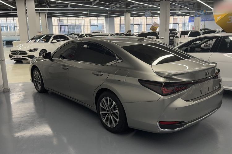 Used Lexus ES 2025 300h Deluxe Edition Exterior 5