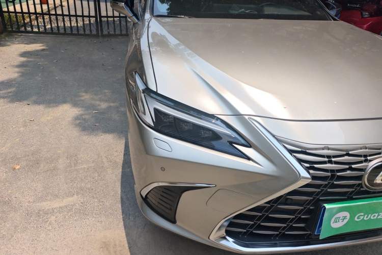 Used Lexus ES 2025 200 Premium Edition Exterior 6