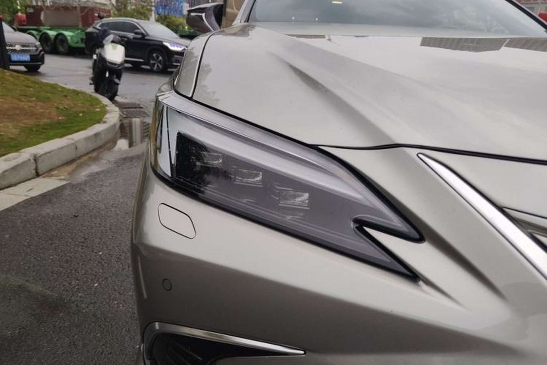 Used Lexus ES 2025 200 Premium Edition Exterior 6