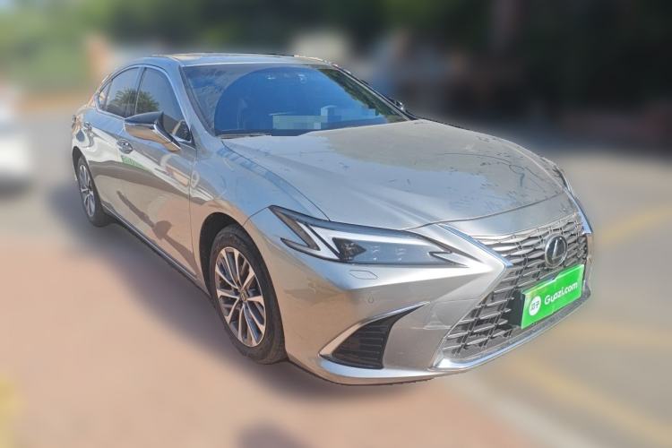 Used Lexus ES 2025 200 Premium Edition Front Right 45 Deg