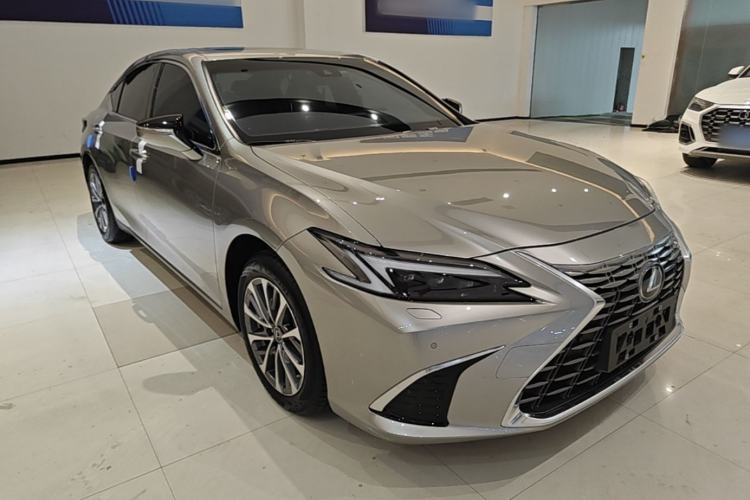 Used Lexus ES 2025 200 Premium Edition Front Right 45 Deg