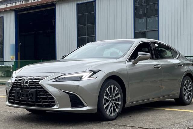 Used Lexus ES 2025 300h Deluxe Edition