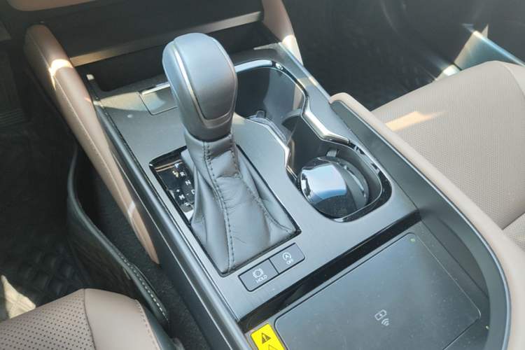 Used Lexus ES 2025 200 Premium Edition Gear Lever