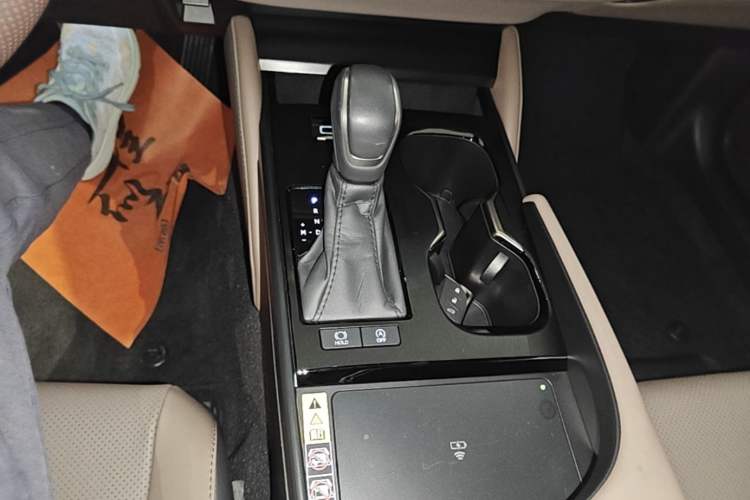 Used Lexus ES 2025 200 Premium Edition Gear Lever