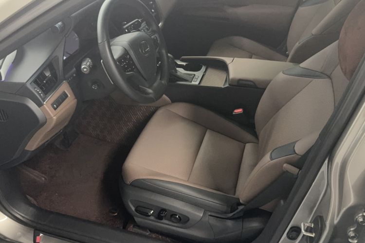 Used Lexus ES 2025 300h Deluxe Edition Interior 2