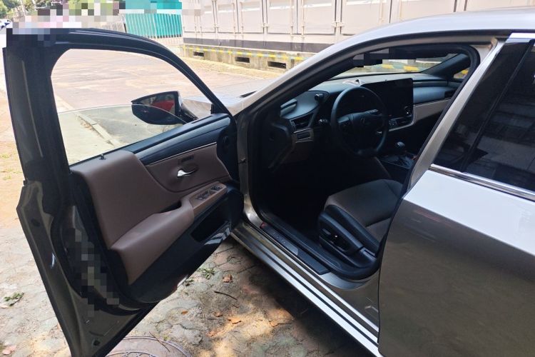Used Lexus ES 2025 200 Premium Edition Interior 3
