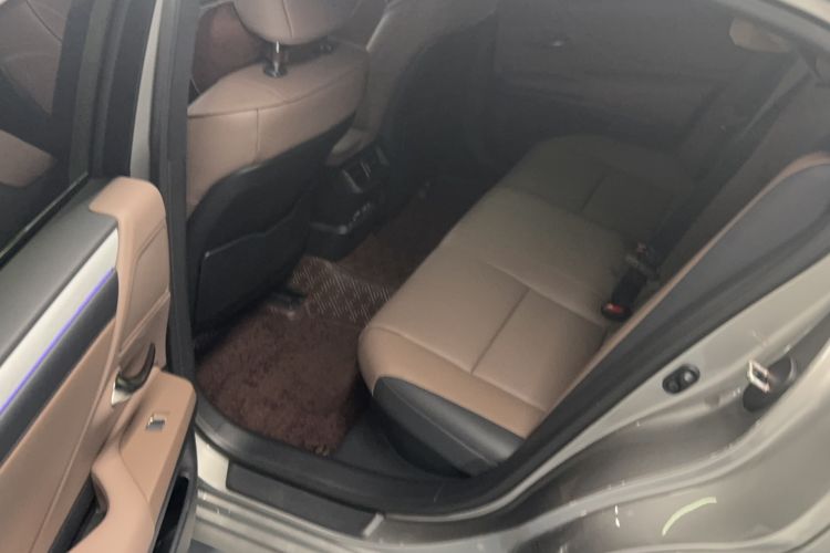 Used Lexus ES 2025 300h Deluxe Edition Interior 3