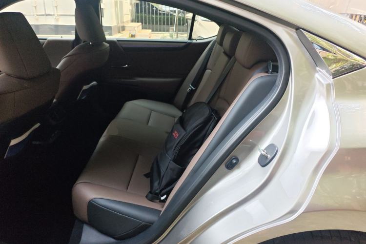 Used Lexus ES 2025 200 Premium Edition Interior 4