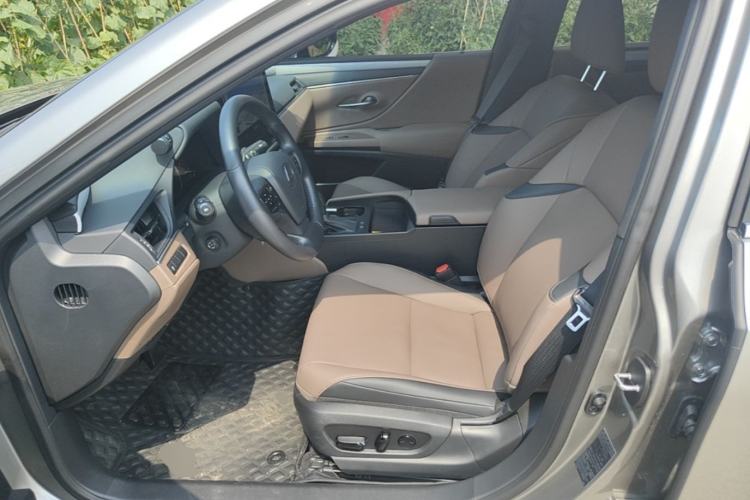 Used Lexus ES 2025 200 Premium Edition Left Front Seat