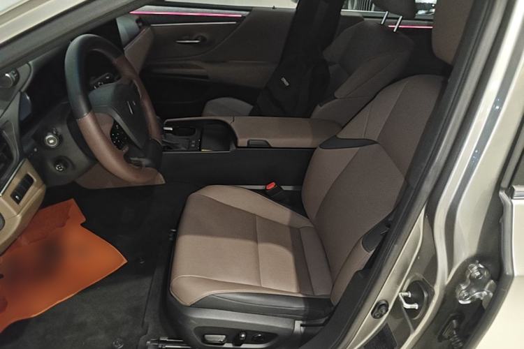 Used Lexus ES 2025 200 Premium Edition Left Front Seat