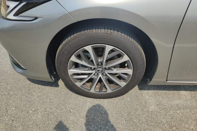 Used Lexus ES 2025 200 Premium Edition Left Front Wheel Hub