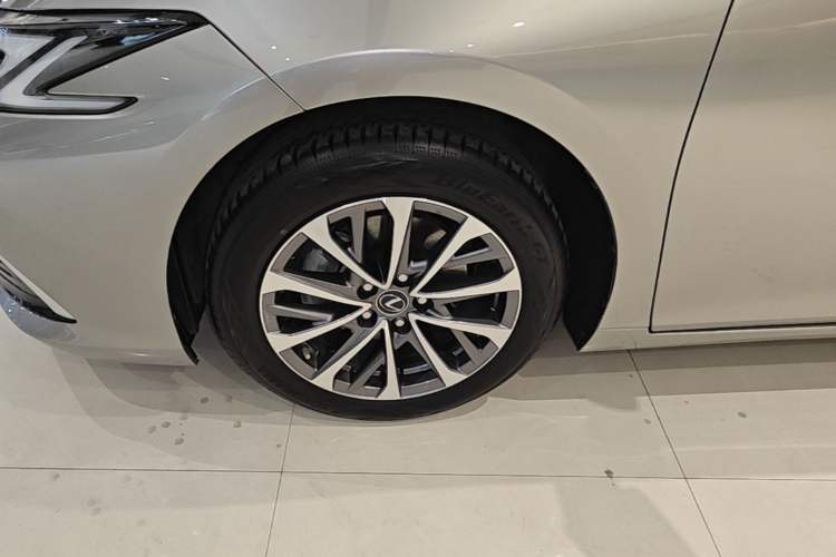 Used Lexus ES 2025 200 Premium Edition Left Front Wheel Hub