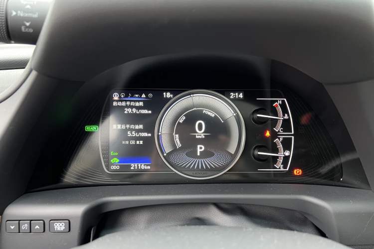 Used Lexus ES 2025 300h Deluxe Edition Odometer Close Up