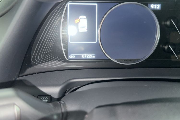 Used Lexus ES 2025 300h Deluxe Edition Odometer Close Up
