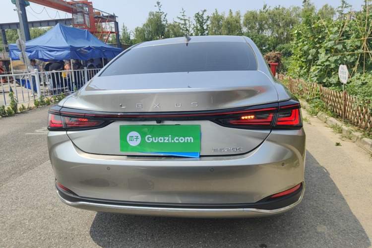 Used Lexus ES 2025 200 Premium Edition Rear