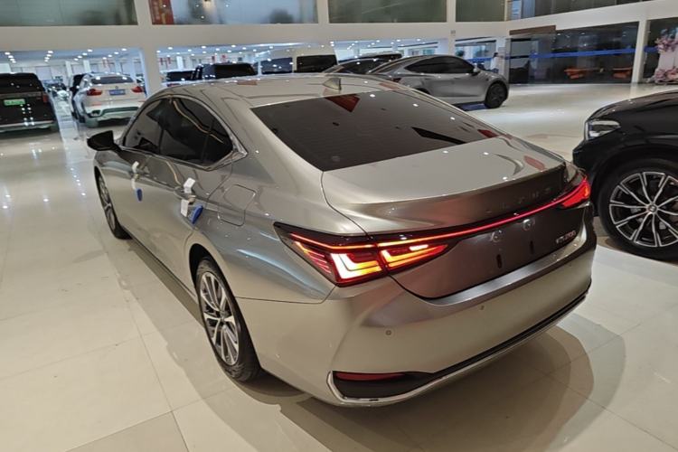 Used Lexus ES 2025 200 Premium Edition Rear Left 45 Deg