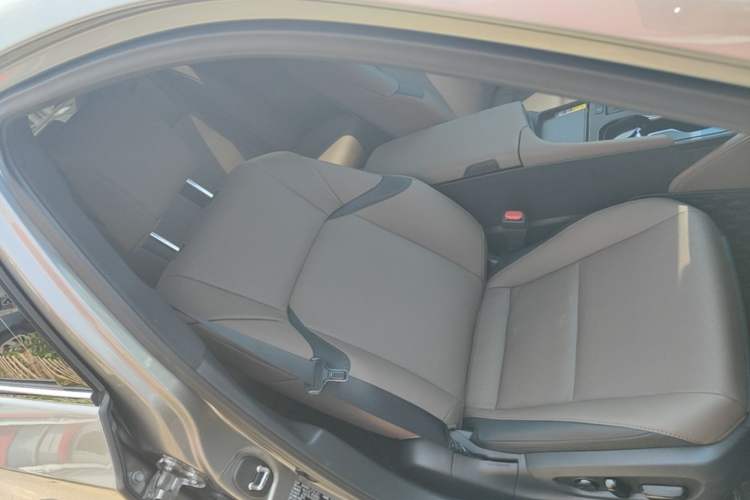 Used Lexus ES 2025 200 Premium Edition Right Front Seat