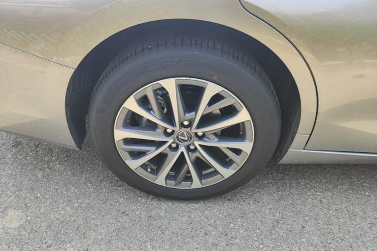 Used Lexus ES 2025 200 Premium Edition Right Rear Wheel Hub