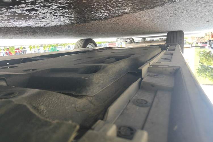 Used Lexus ES 2025 200 Premium Edition Right Side Sill
