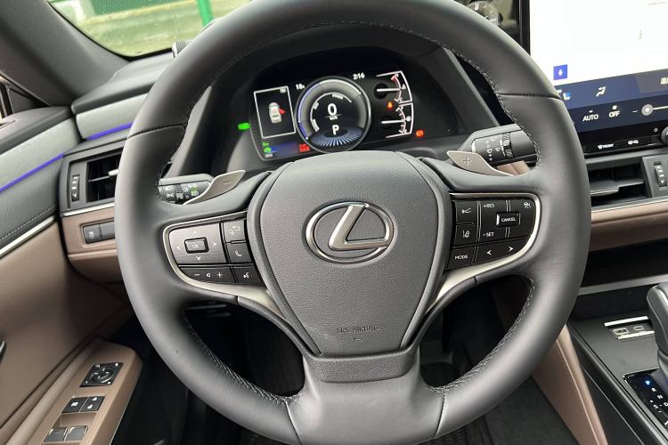 Used Lexus ES 2025 300h Deluxe Edition Steering Wheel