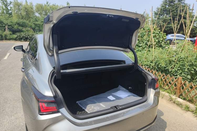 Used Lexus ES 2025 200 Premium Edition Trunk