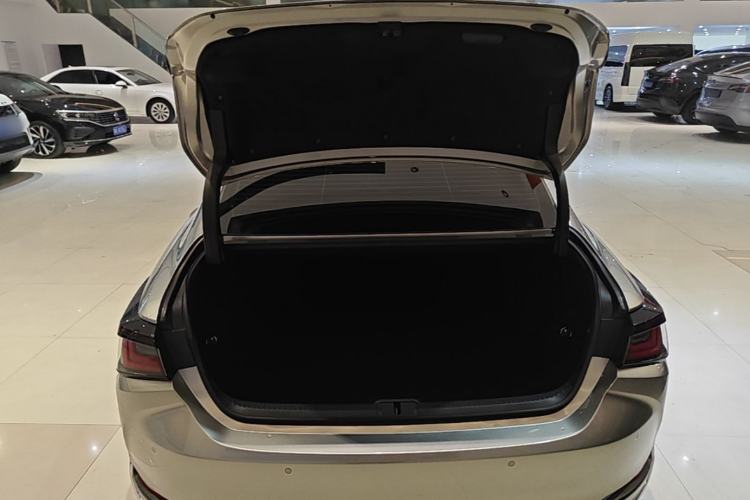 Used Lexus ES 2025 200 Premium Edition Trunk